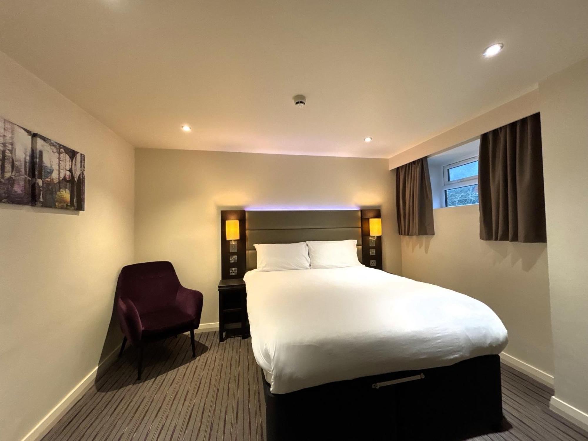 Premier Roomz Two Mills Ledsham  Eksteriør bilde