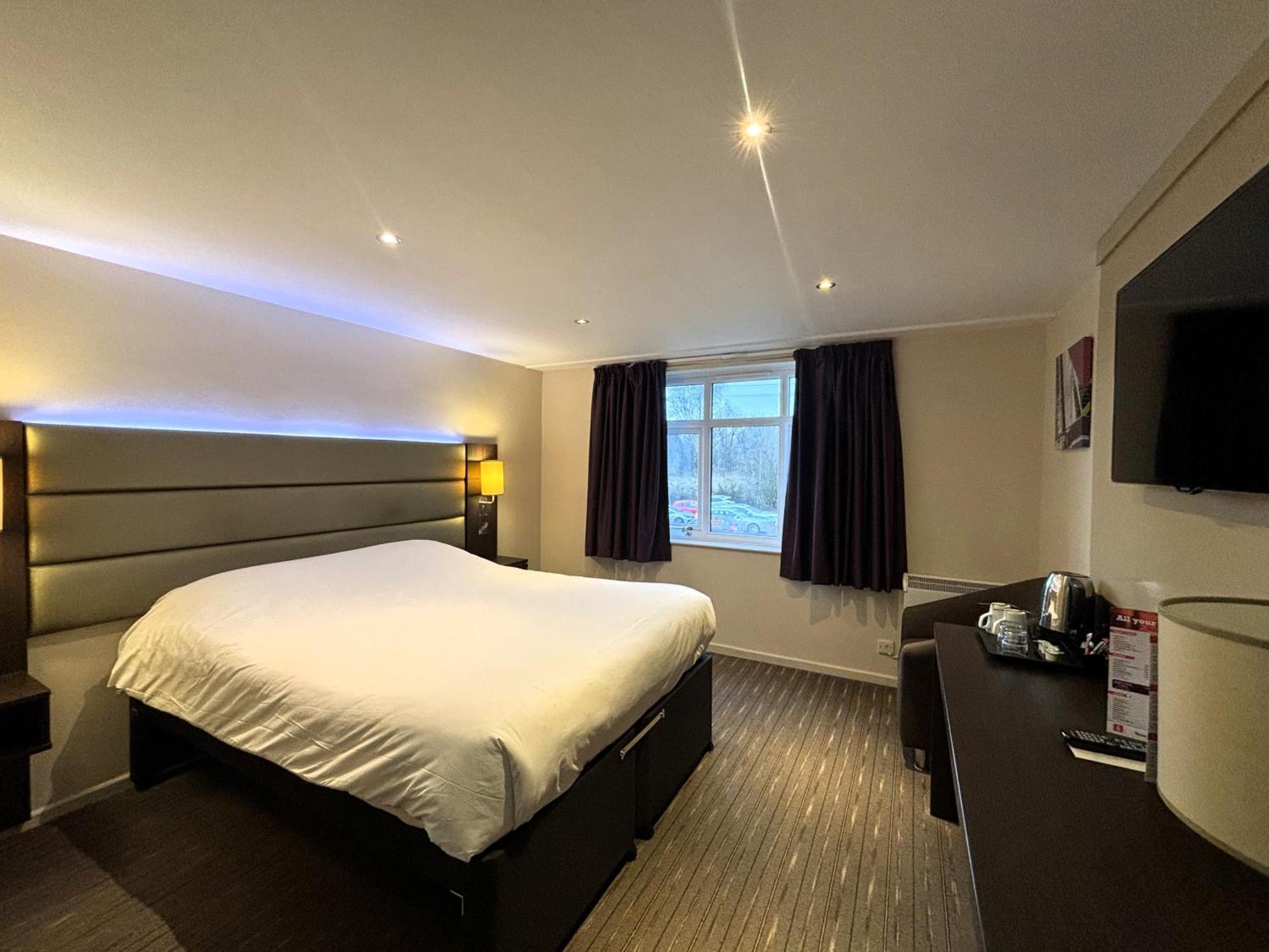 Premier Roomz Two Mills Ledsham  Eksteriør bilde